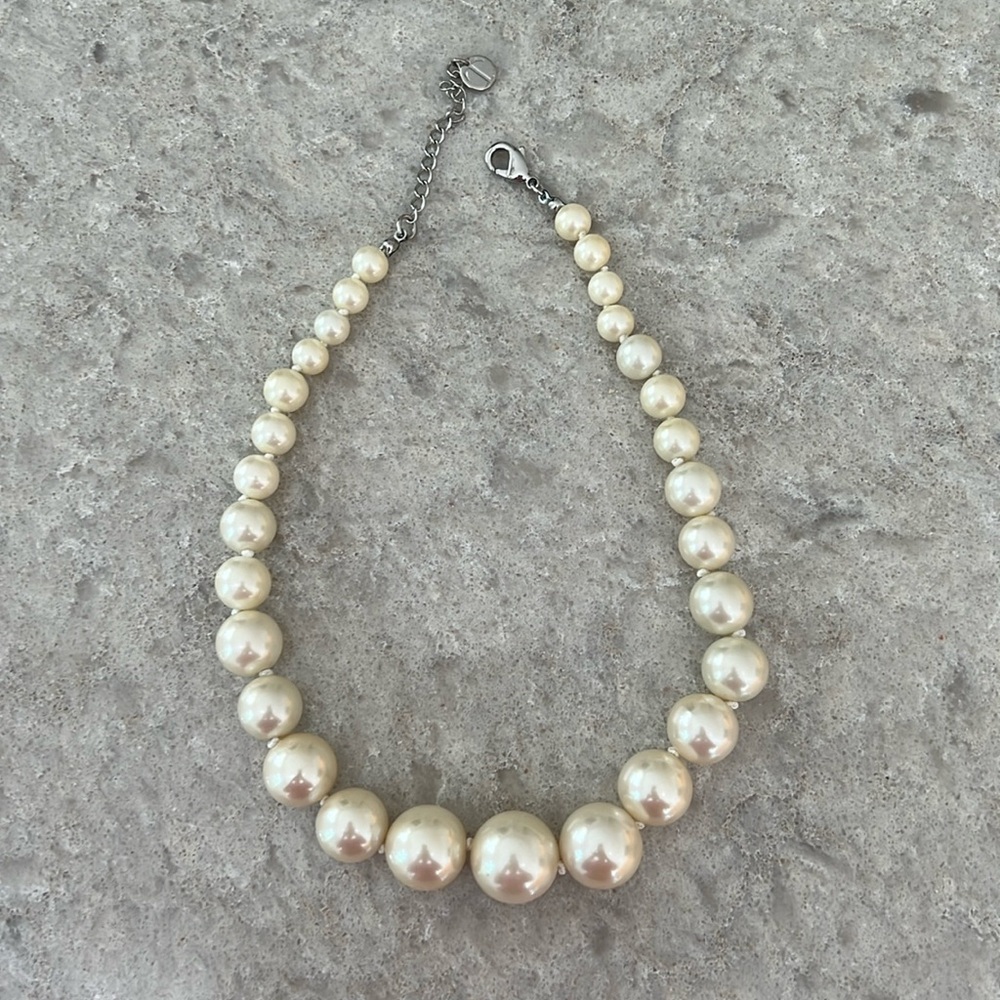 Large perl necklace